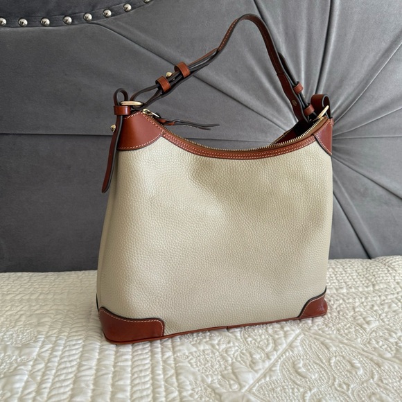 Beautiful Dooney & Bourke Pebble Grain Hobo Purse - Picture 4 of 8